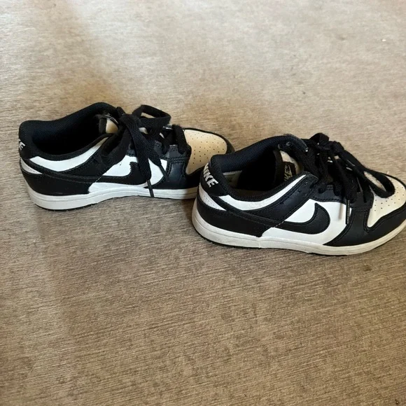 Little kids size 12c Nike Panda Dunks - Picture 4 of 8